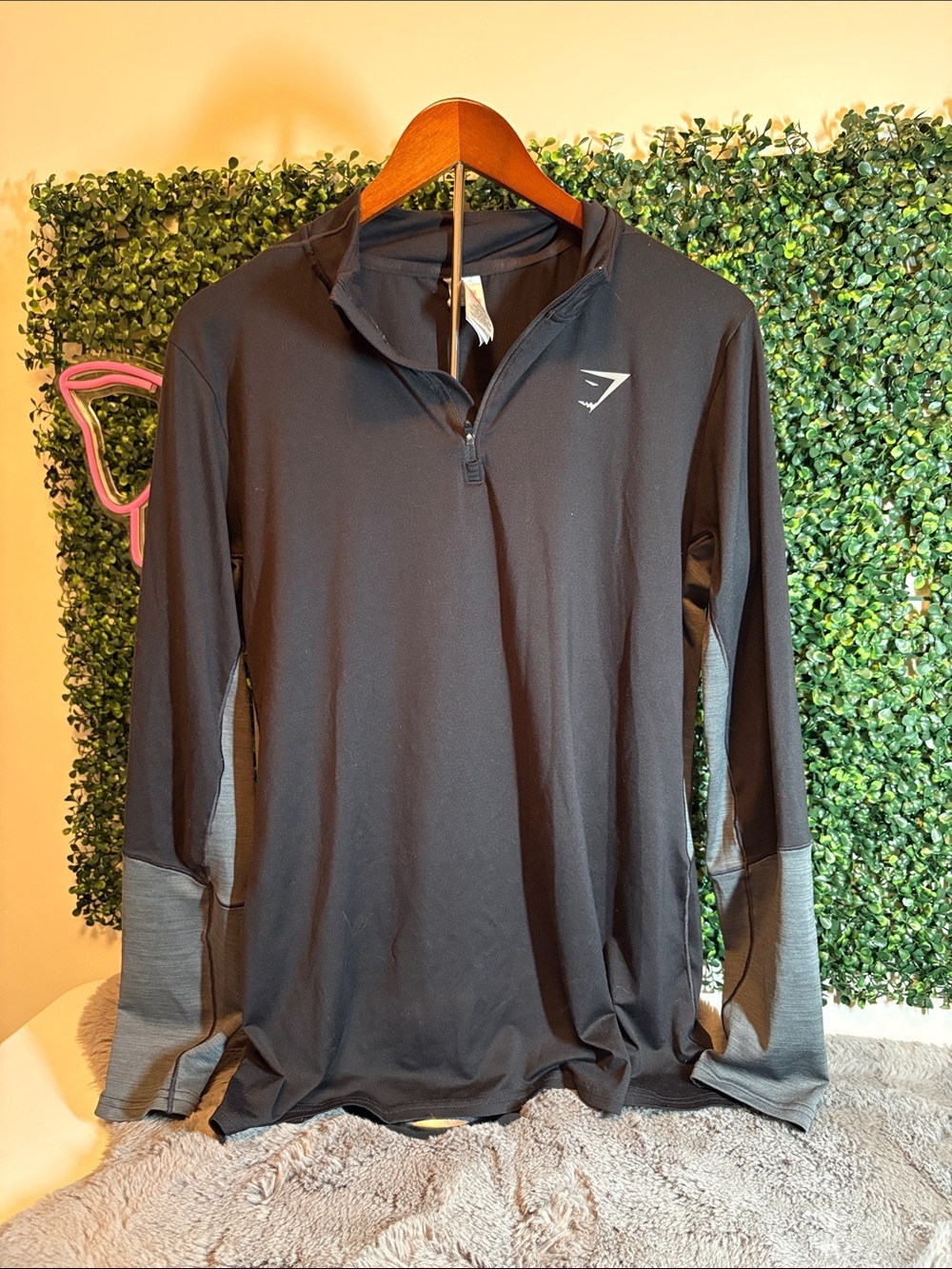 Gymshark Black with Gray Sleeve-Panel Quarter-Zip Athletic Top Size L